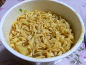 トップバリューのカレーヌードル