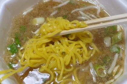 日清ラ王 背脂濃コク醤油