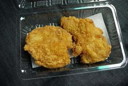 ヤオキスーパーのフライドチキンの写真