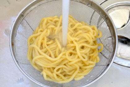 太麺堂々 つけ麺 作っている様子の写真