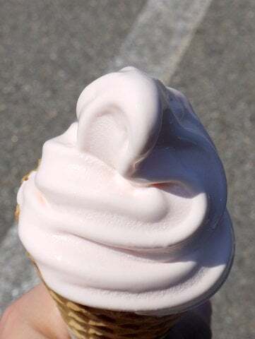 道の駅 桜の郷 荘川 の桜ソフトクリームを食べてみました コラム更新日記