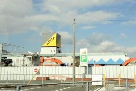 アピタ一宮店はいよいよ店舗の建て壊し作業を開始しています コラム更新日記