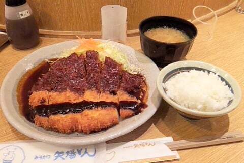 わらじとんかつ定食の写真