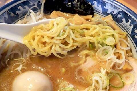 中村屋の中華そばの麺の写真