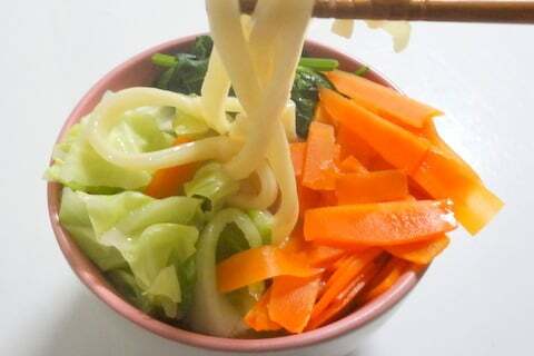 吉田のうどんの麺の写真