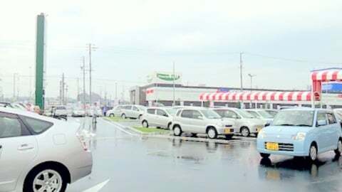 フィール富田店の駐車場の写真