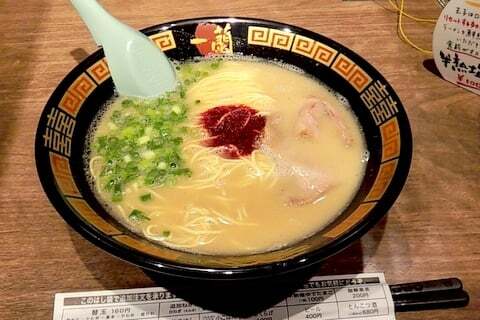 天然とんこつラーメンの写真