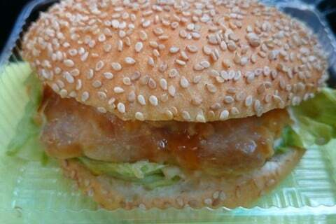 フィールライズ植田店のチキン南蛮バーガーの写真