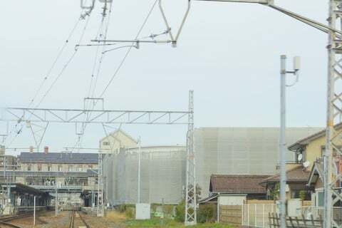 フレンドタウン長浜と長浜駅の写真