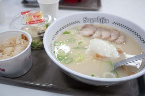 特製ラーメンサラダセットの写真