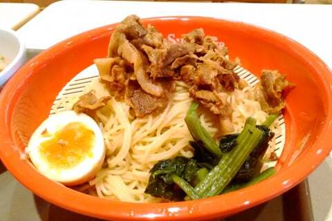 スガキヤプレミアム肉盛ざるラーメンの写真