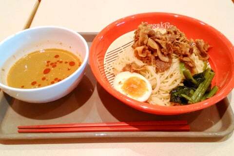 スガキヤプレミアム肉盛ざるラーメンの写真