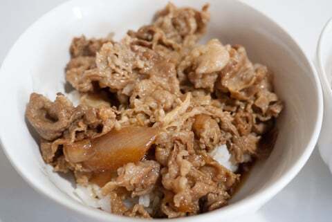 吉野家の牛丼並みサイズの写真