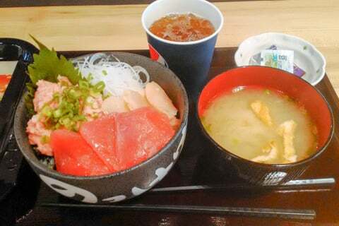 のっけ家のマグロ3色丼の写真
