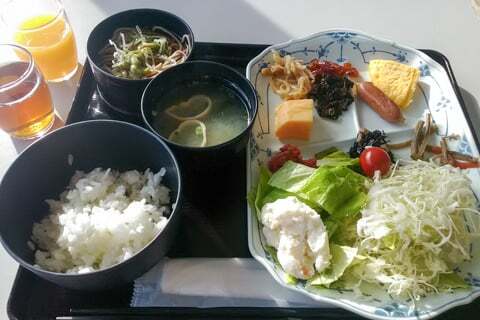 諏訪湖サービスエリアの朝食バイキングの写真