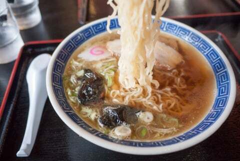 縮れ麺の写真