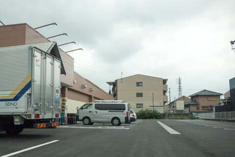 ゲンキー蘇原新栄町店の駐車場の写真