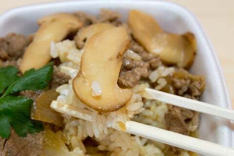 吉野家の松茸牛丼の写真
