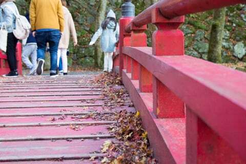 横蔵寺の赤橋の写真