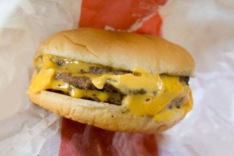 トリプルチーズバーガーの写真