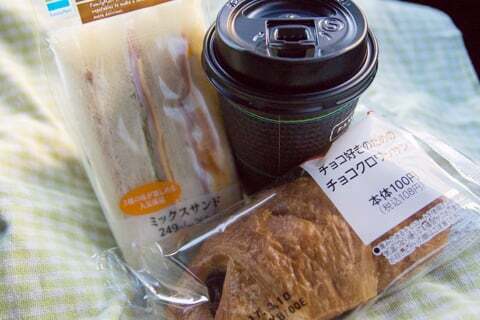 ファミリーマートの購入品の写真