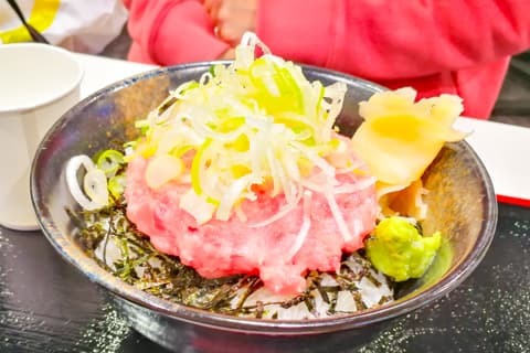 氷見海鮮丼 粋鮨のネギトロ丼の写真