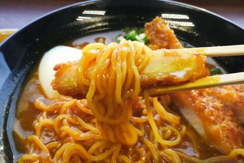 カツカレーラーメンの写真