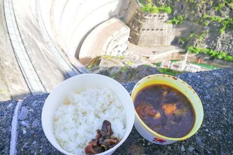 松屋のごろごろ煮込みチキンカレーの写真