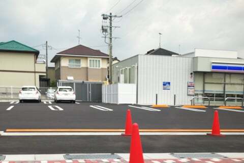 ローソン各務原那加前洞新町店の駐車場の写真