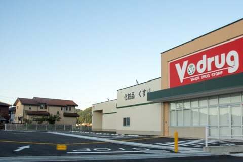 Vドラッグ武芸川店の駐車場の写真