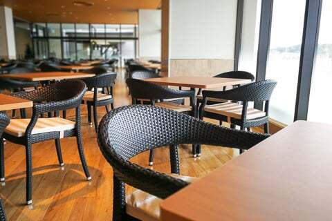 プライムツリー赤池のフードコートの写真