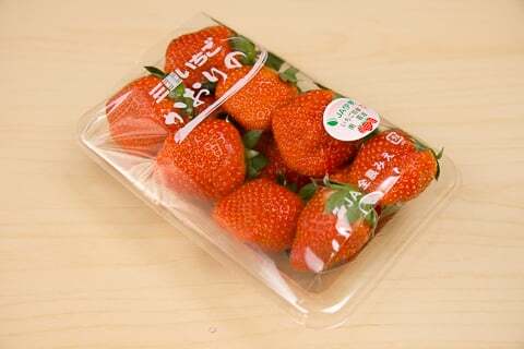 イチゴの特売の写真