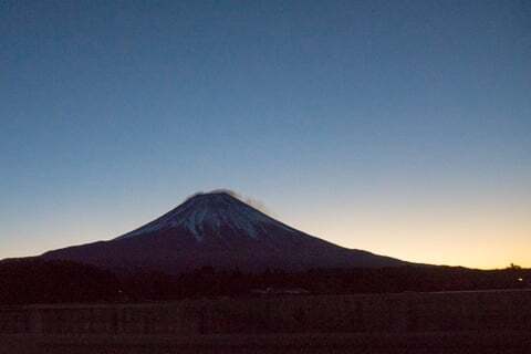 精進湖で日の出を見つつ カップルの前で年明けうどんを食べてみました コラム更新日記