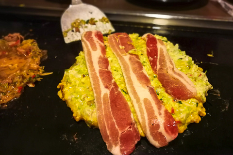 メガお好み焼きの写真