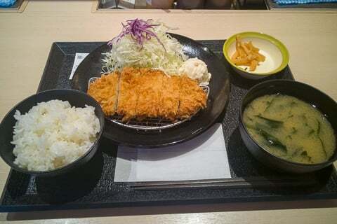 ロースカツ定食の写真