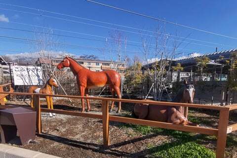 小淵沢駅のお馬さんの写真