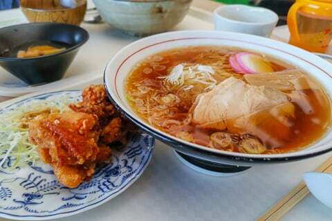 ラーメン唐揚げセットの写真