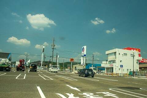 カネスエ薬師店の駐車場の写真