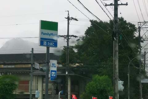 ファミリーマートの看板の写真