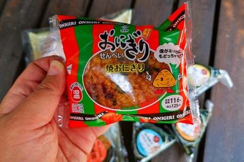 おにぎりせんべい焼きにおにぎりの写真