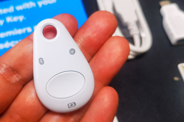 Titan セキュリティ キー Bluetoothタイプの写真
