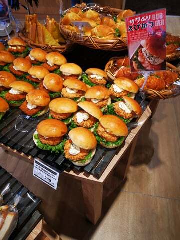 焼き立てパンの写真
