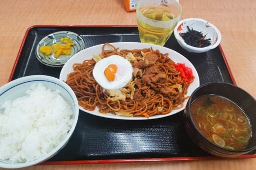 たじみそ焼きそば定食の写真