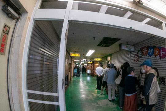 閉店を惜しむお客様の写真