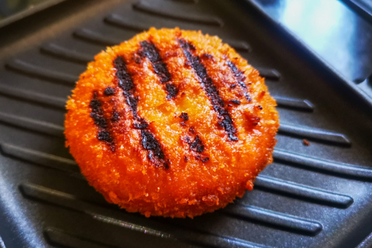 ホットサンドでカレーパンの写真