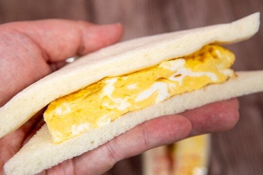 厚焼きたまごのサンドイッチの写真