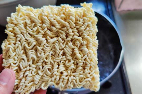 チキンフレーバの麺の写真