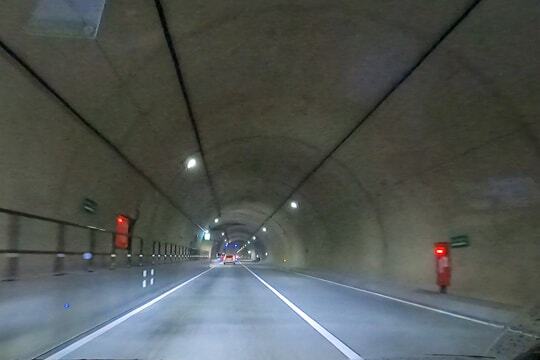 宮峠トンネルの中の写真