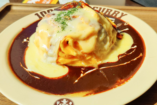 とろとろ卵のオムカレーの写真