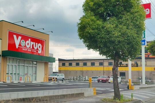 Vドラッグ東鶉店の駐車場の写真
